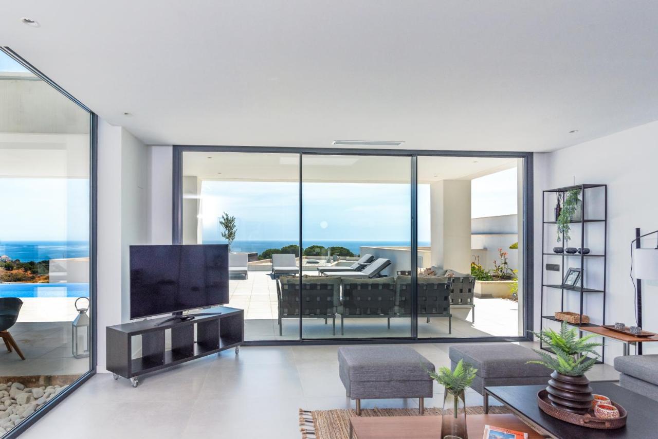 3 Bed Dream With Pool & Panormaic Sea Views Villaer Málaga